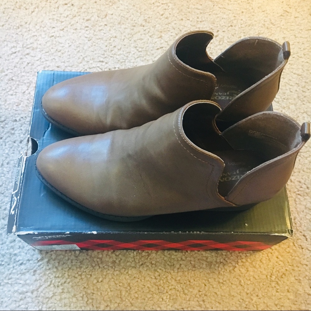 ARIZONA JEAN CO. Faux Leather Booties EUC - Picture 2 of 4